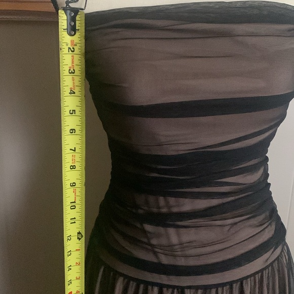 Shape FX cocktail formal dress black mesh over nude lining size 6 GUC - Picture 9 of 16